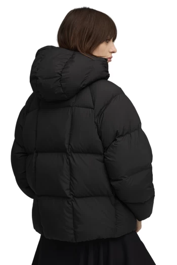 Куртка пуховик жіночий PUMA Hooded Down Puffer Jacket чорного кольору