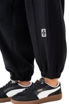 Штани жіночі FRND FOR FRIENDS Shape Fleece чорного кольору