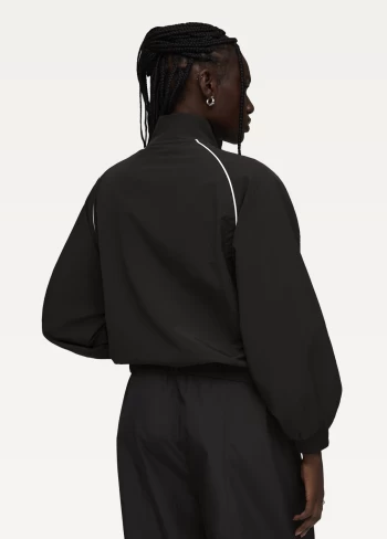 Вітровка жіноча PUMA T7 Balloon Sleeve Jacket WV чорного кольору