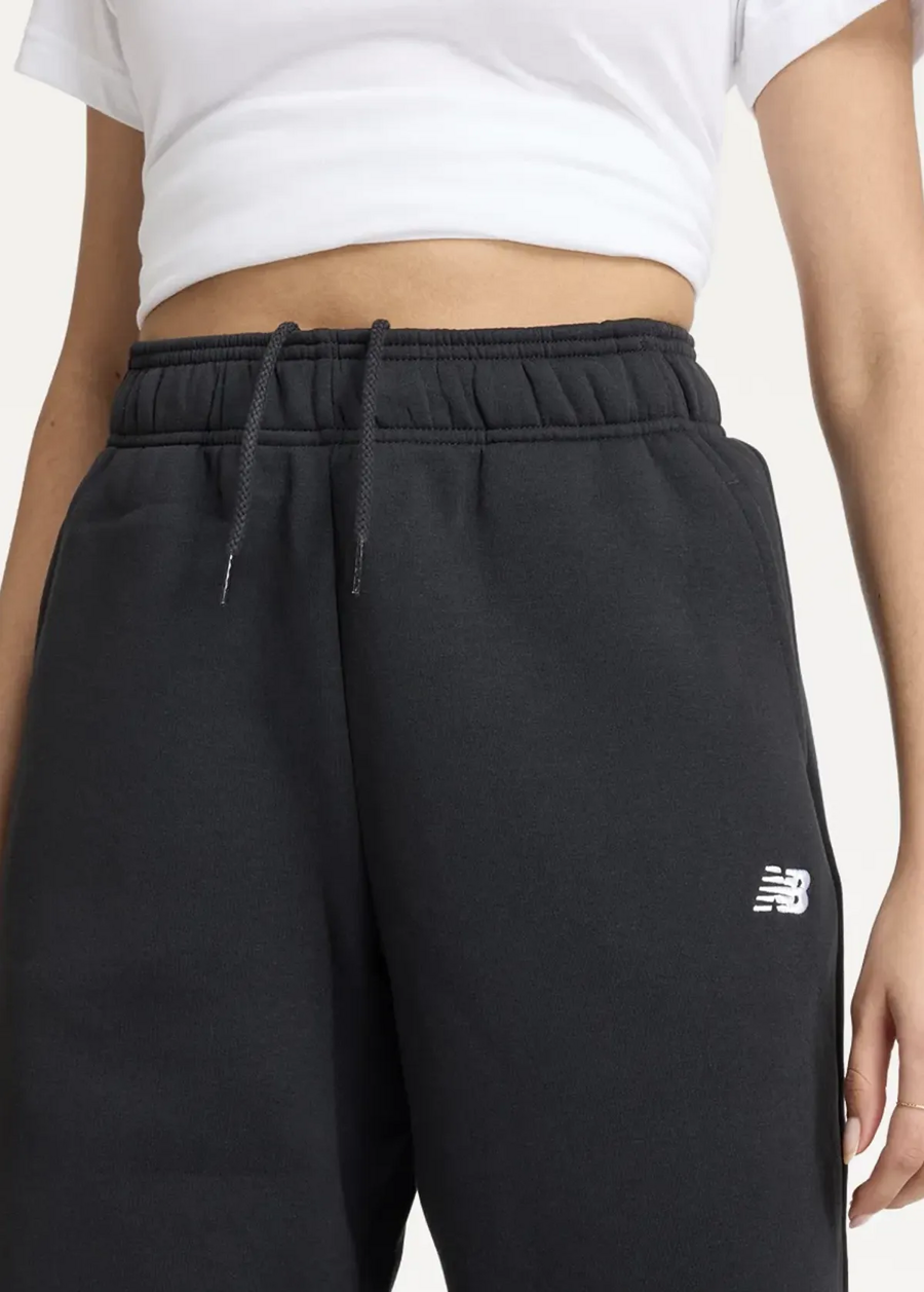 Штани жіночі New Balance Essentials Fleece чорного кольору