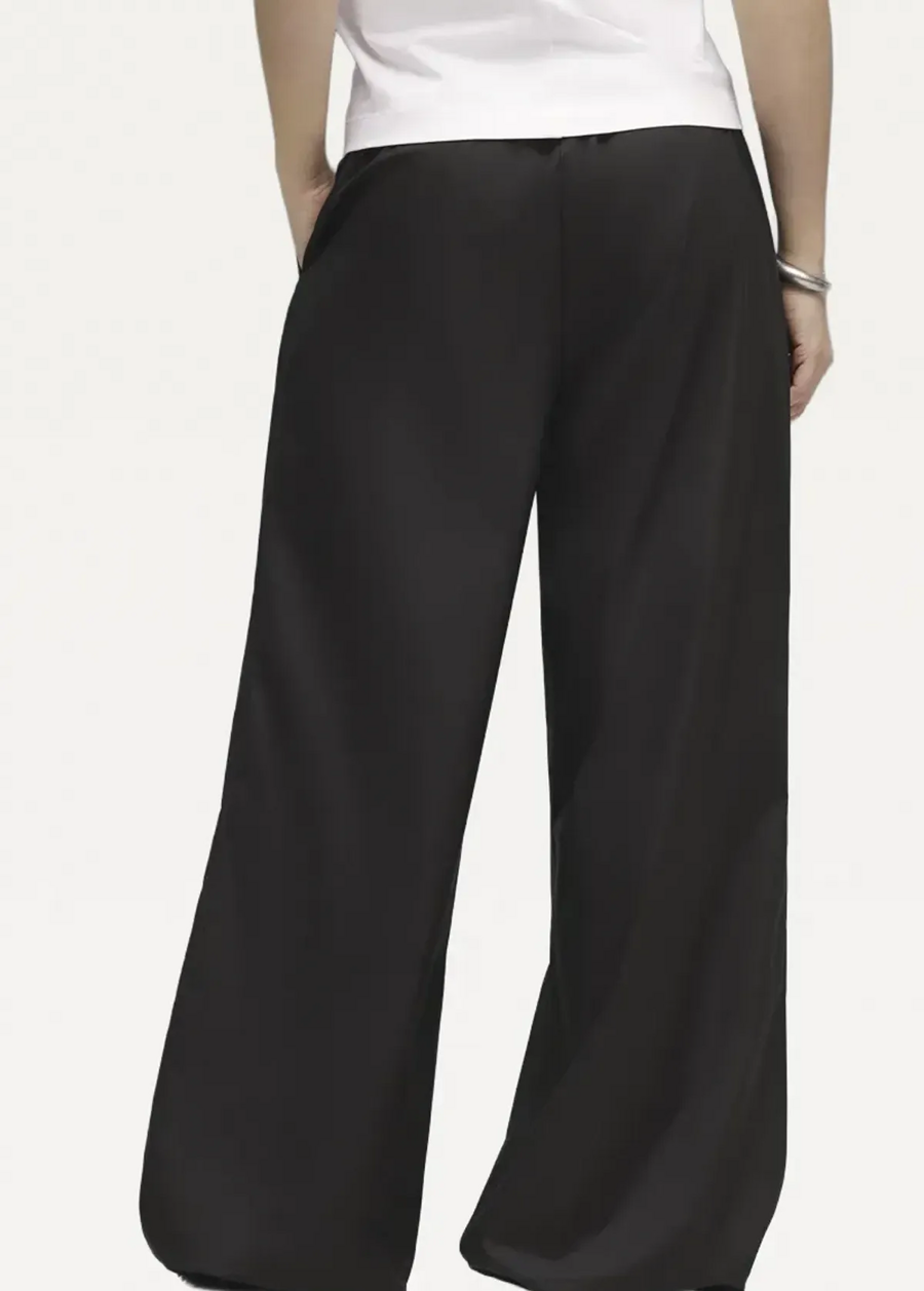 Спортивні шорти жіночі PUMATECH SENSE Woven Pants чорного кольору