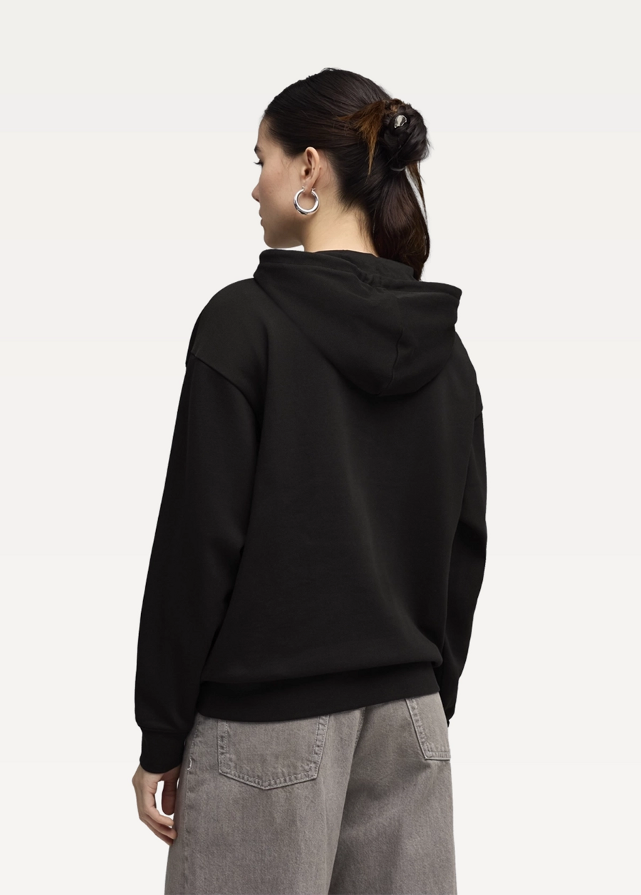 Свитшот женский PUMA ESS ELEVATED Comfort Hoodie черного цвета