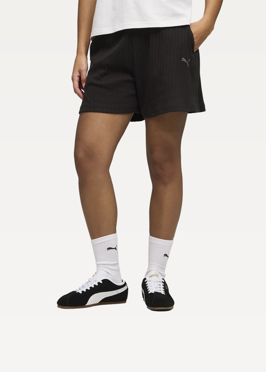 Спортивные шорты женские PUMA HER High-Waist Shorts черного цвета