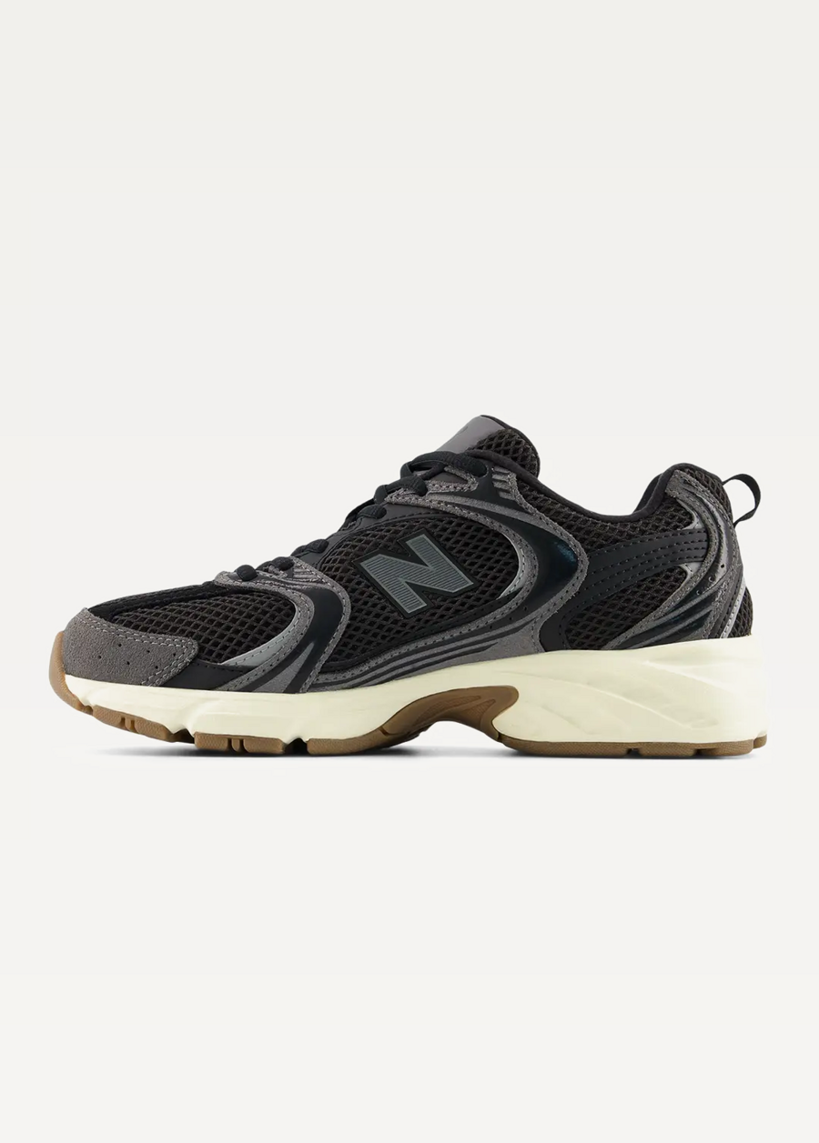 Кроссовки New Balance 530 Unisex черного цвета