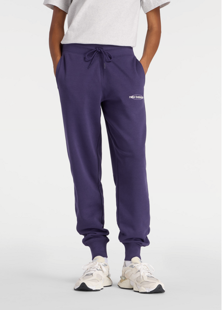 Штаны женские New Balance Sport French Terry Graphic Jogger фиолетового цвета