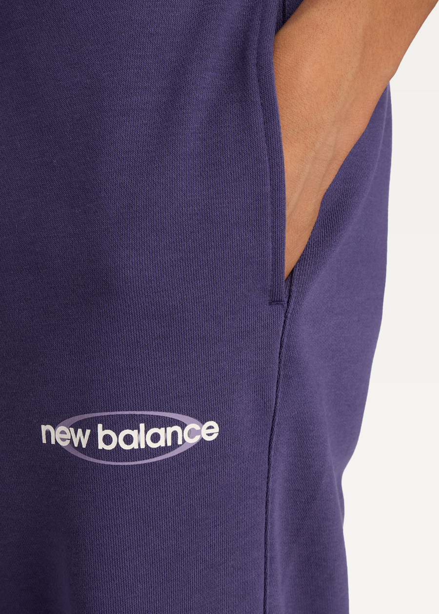 Штаны женские New Balance Sport French Terry Graphic Jogger фиолетового цвета
