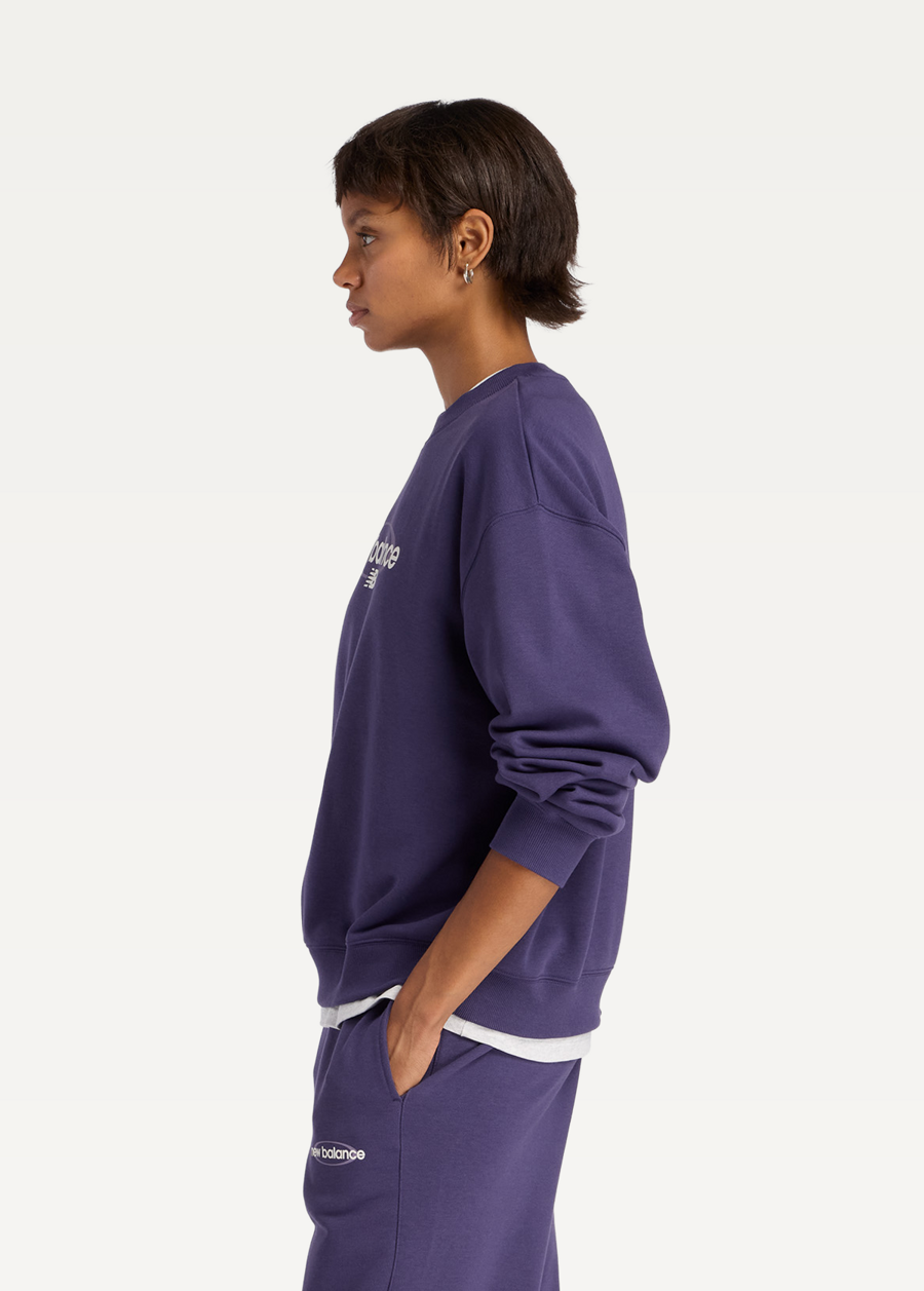 Світшот жіночий New Balance Sport Graphic Oversized Crew фіолетового кольору