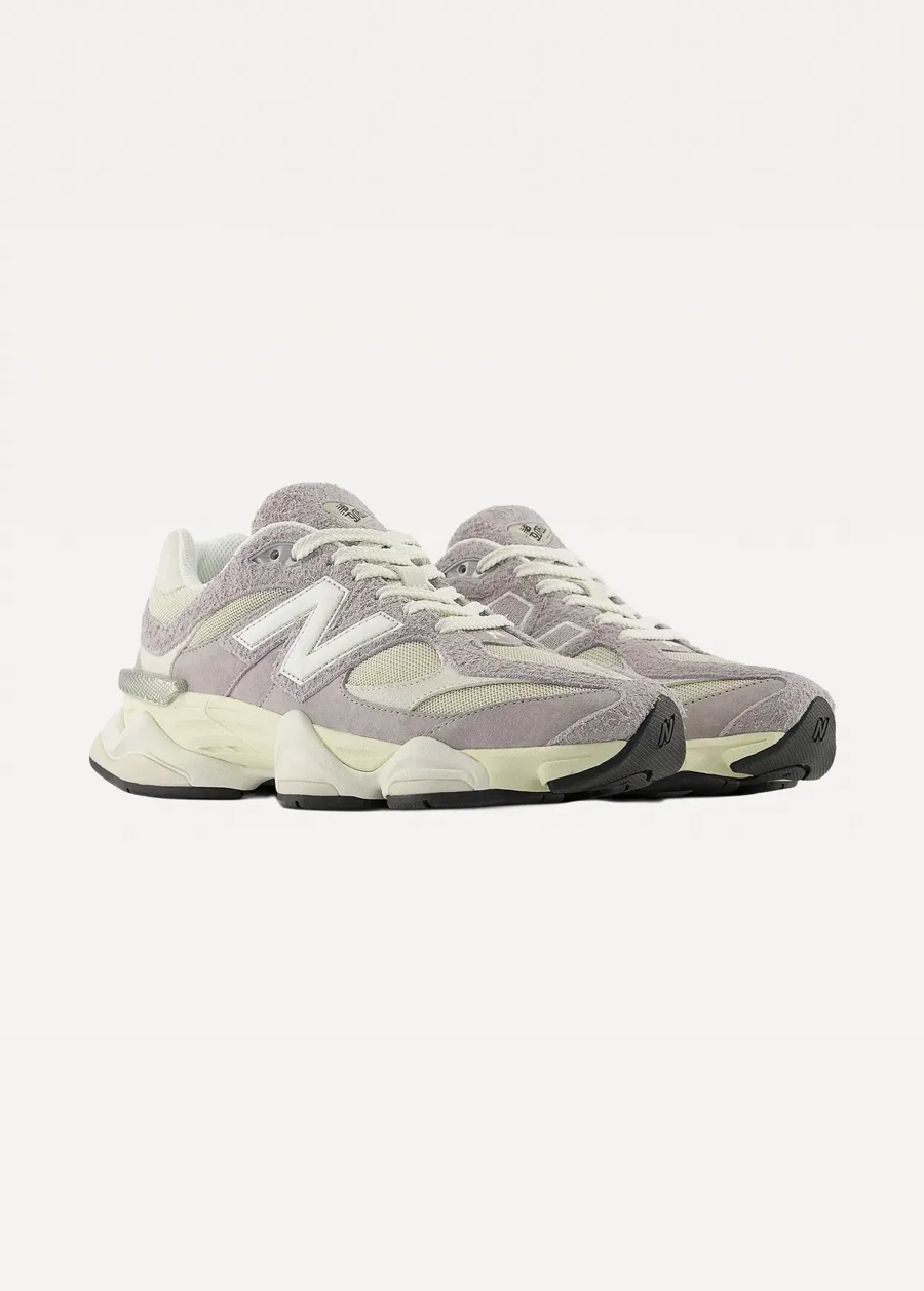 Кросівки жіночі New Balance 9060 рожевого кольору