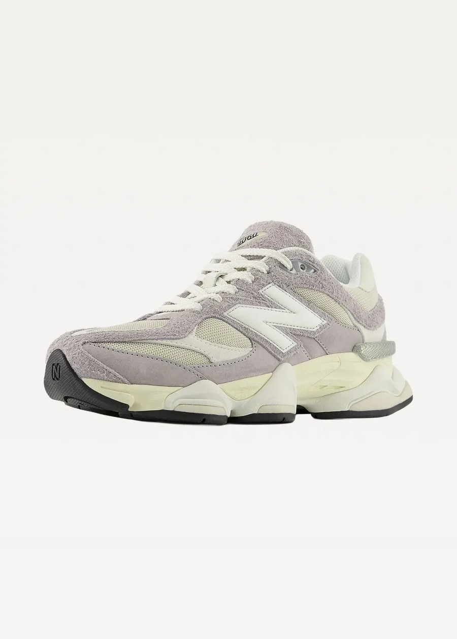Кросівки жіночі New Balance 9060 рожевого кольору
