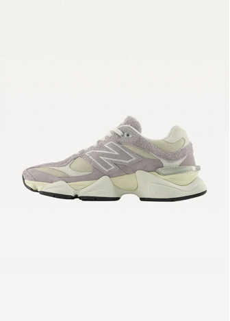 Кросівки жіночі New Balance 9060 рожевого кольору