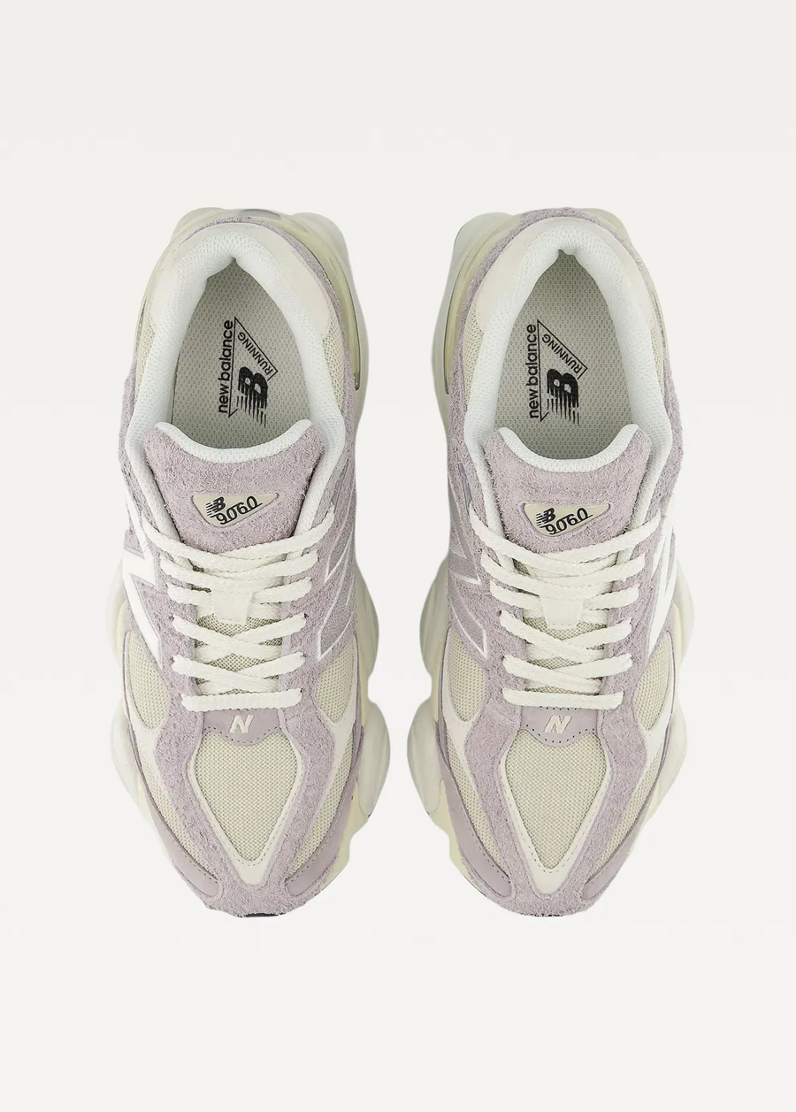 Кросівки жіночі New Balance 9060 рожевого кольору