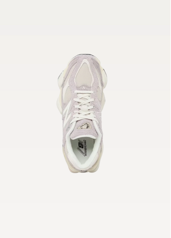 Кросівки жіночі New Balance 9060 рожевого кольору