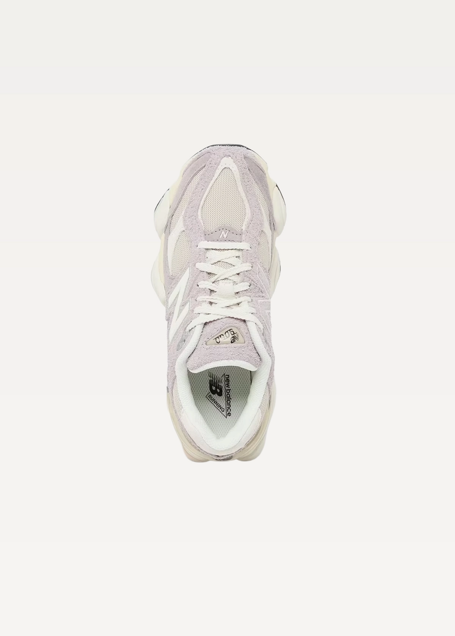 Кросівки жіночі New Balance 9060 рожевого кольору