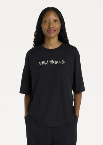 Футболка жіноча New Balance Visibly Loved Oversized чорного кольору
