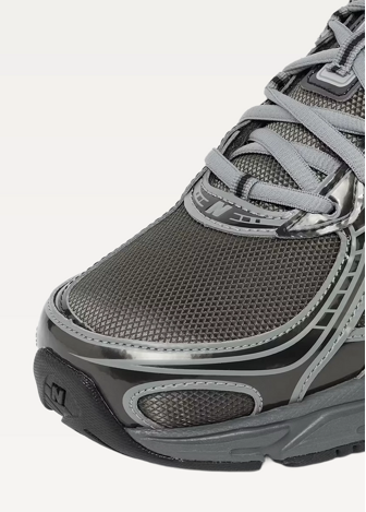 Кросівки New Balance 740 Unisex чорного кольору