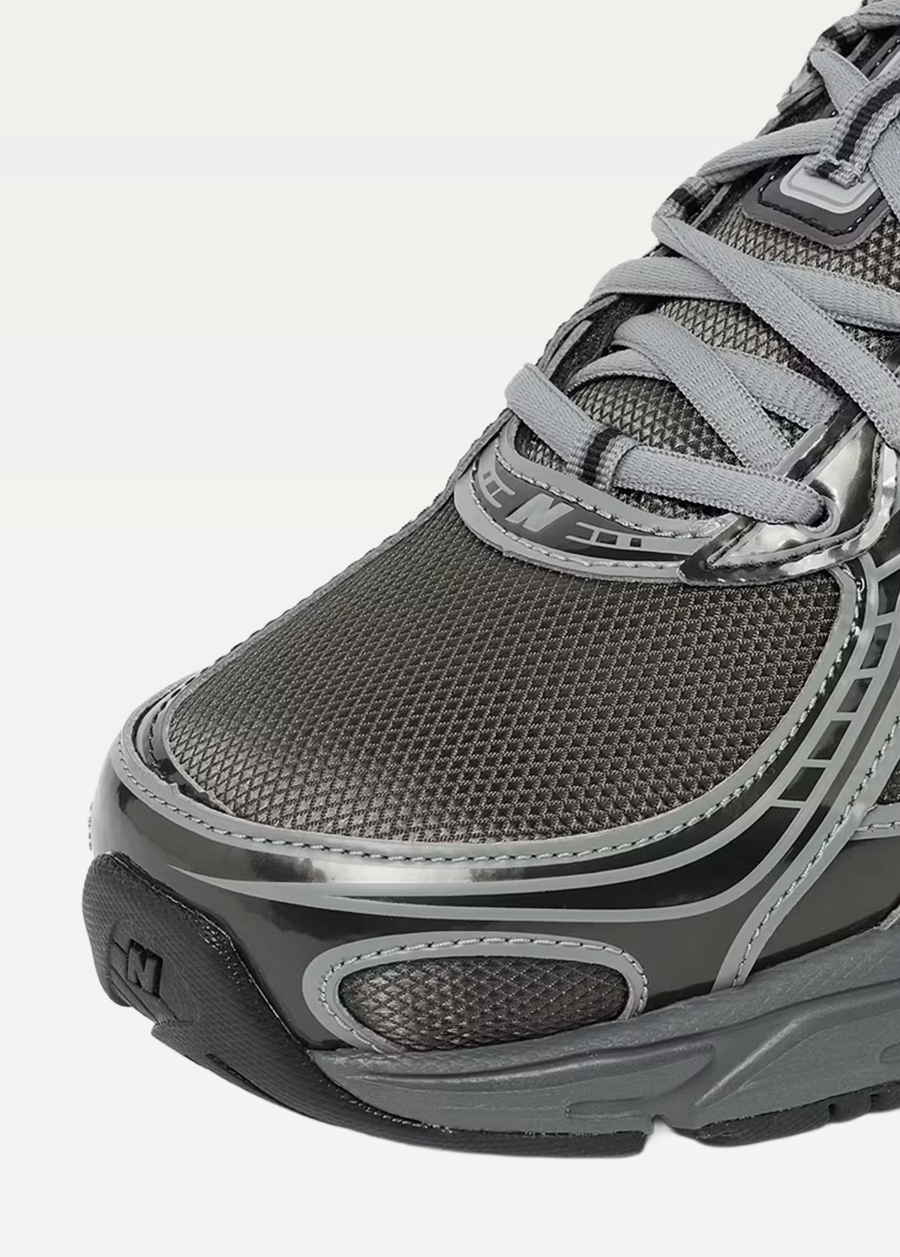 Кросівки New Balance 740 Unisex чорного кольору