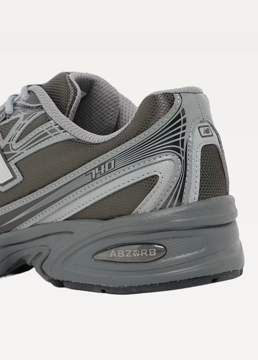 Кросівки New Balance 740 Unisex чорного кольору