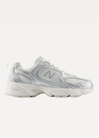 Кросівки жіночі New Balance 530 срібного кольору