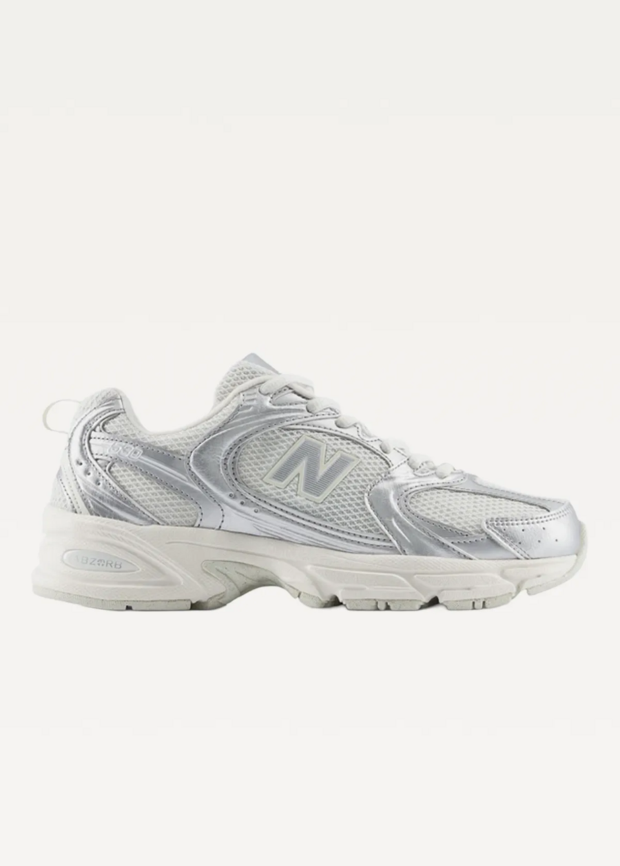 Кросівки жіночі New Balance 530 срібного кольору