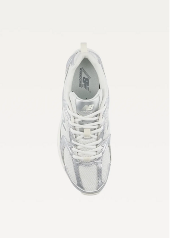 Кросівки жіночі New Balance 530 срібного кольору