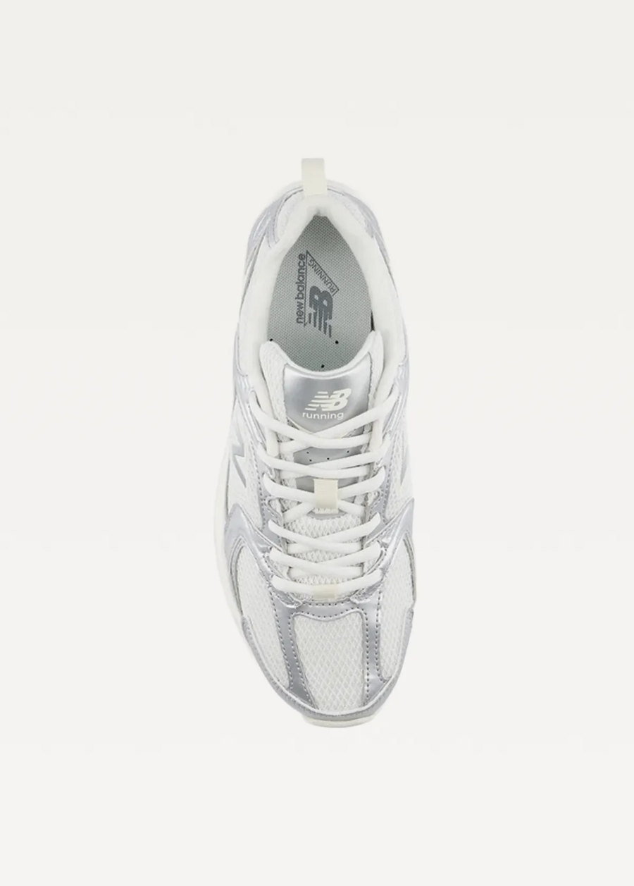 Кросівки жіночі New Balance 530 срібного кольору