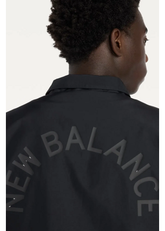 Куртка чоловіча New Balance Lightweight Coaches чорного кольору