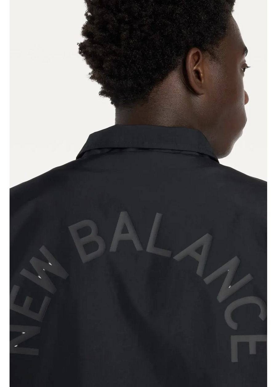 Куртка чоловіча New Balance Lightweight Coaches чорного кольору