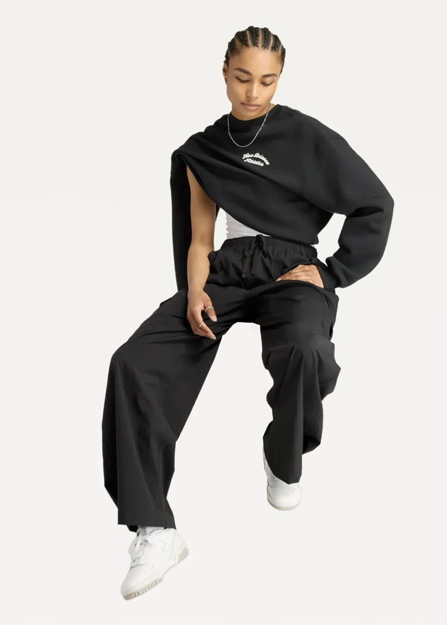 Штани жіночі New Balance Cargo Pants чорного кольору
