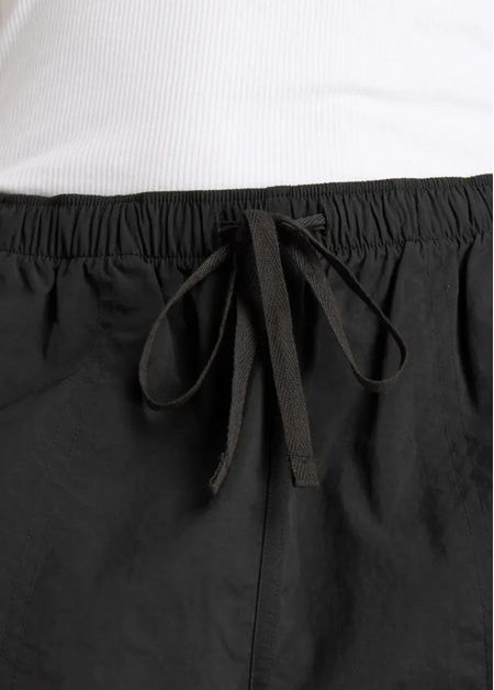 Штани жіночі New Balance Cargo Pants чорного кольору