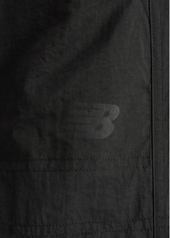 Штани жіночі New Balance Cargo Pants чорного кольору