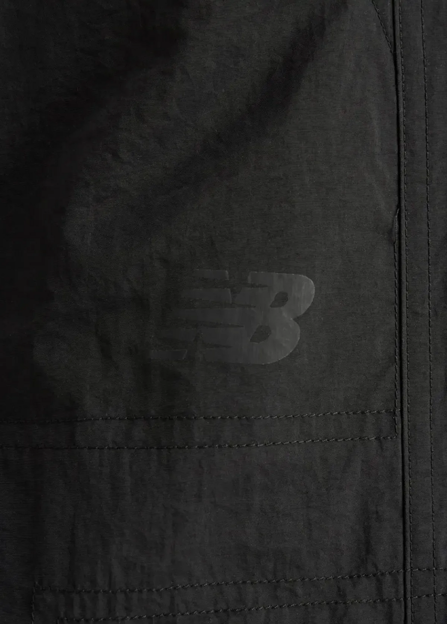 Штани жіночі New Balance Cargo Pants чорного кольору