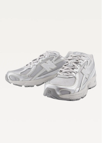 Кроссовки женские New Balance 740 серебряного цвета