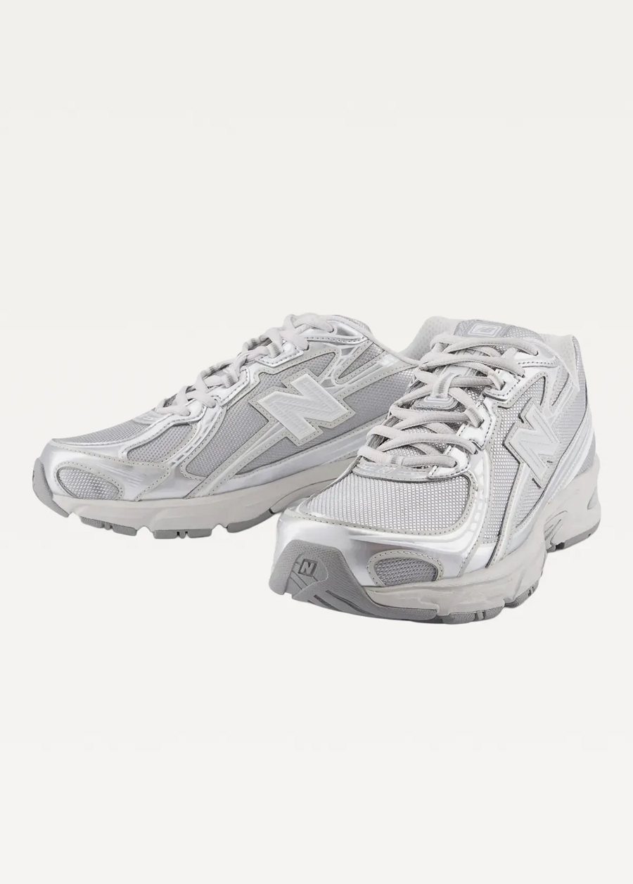 Кроссовки женские New Balance 740 серебряного цвета