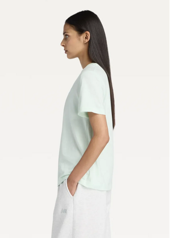 Футболка жіноча New Balance Sport Essentials Jersey м'ятного кольору