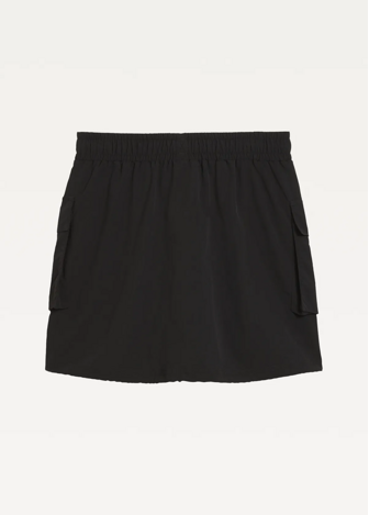 Юбка спортивная женская PUMA WARDROBE ESS WV Cargo Skirt черного цвета