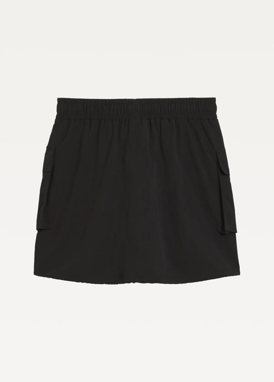 Юбка спортивная женская PUMA WARDROBE ESS WV Cargo Skirt черного цвета