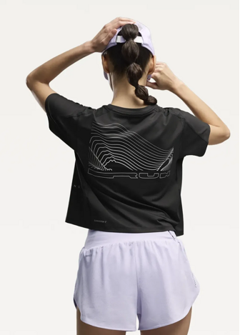 Футболка женская PUMA W BRIGHTSTRIDE Cloudspun Tee черного цвета