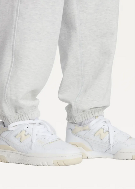 Спортивні штани жіночі New Balance Athletics French Terry світло-сірого кольору