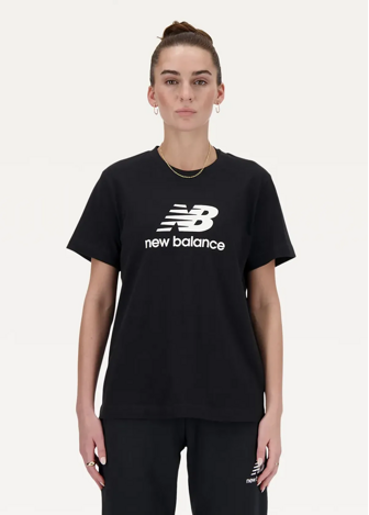 Футболка женская New Balance Sport Essentials Jersey Logo черного цвета
