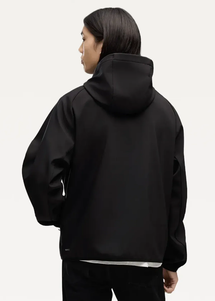 Куртка спортивная мужская PUMA PUMATECH Softshell Jacket черного цвета