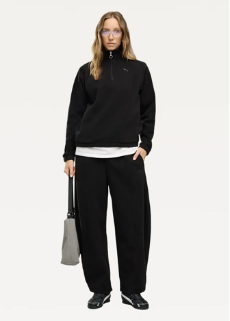 Спортивні штани жіночі PUMA HER Relaxed Winterized Pants чорного кольору