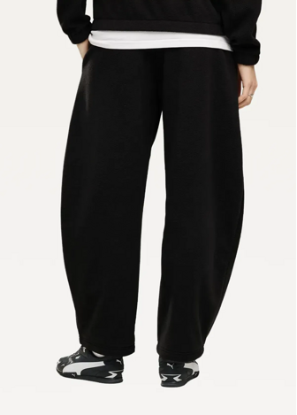 Спортивні штани жіночі PUMA HER Relaxed Winterized Pants чорного кольору