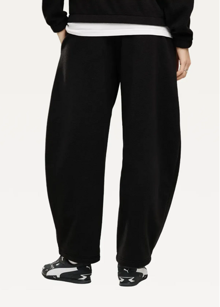 Спортивні штани жіночі PUMA HER Relaxed Winterized Pants чорного кольору