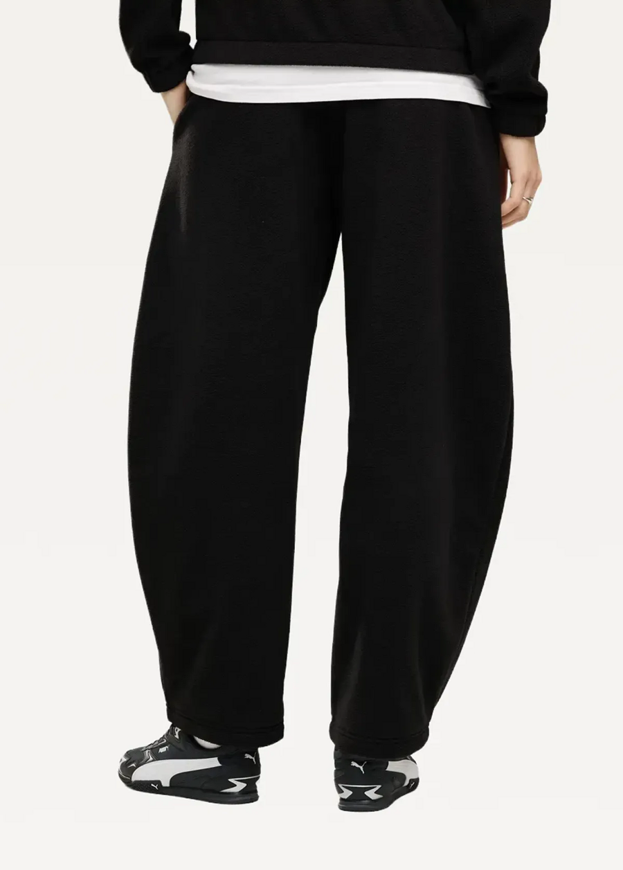 Спортивні штани жіночі PUMA HER Relaxed Winterized Pants чорного кольору