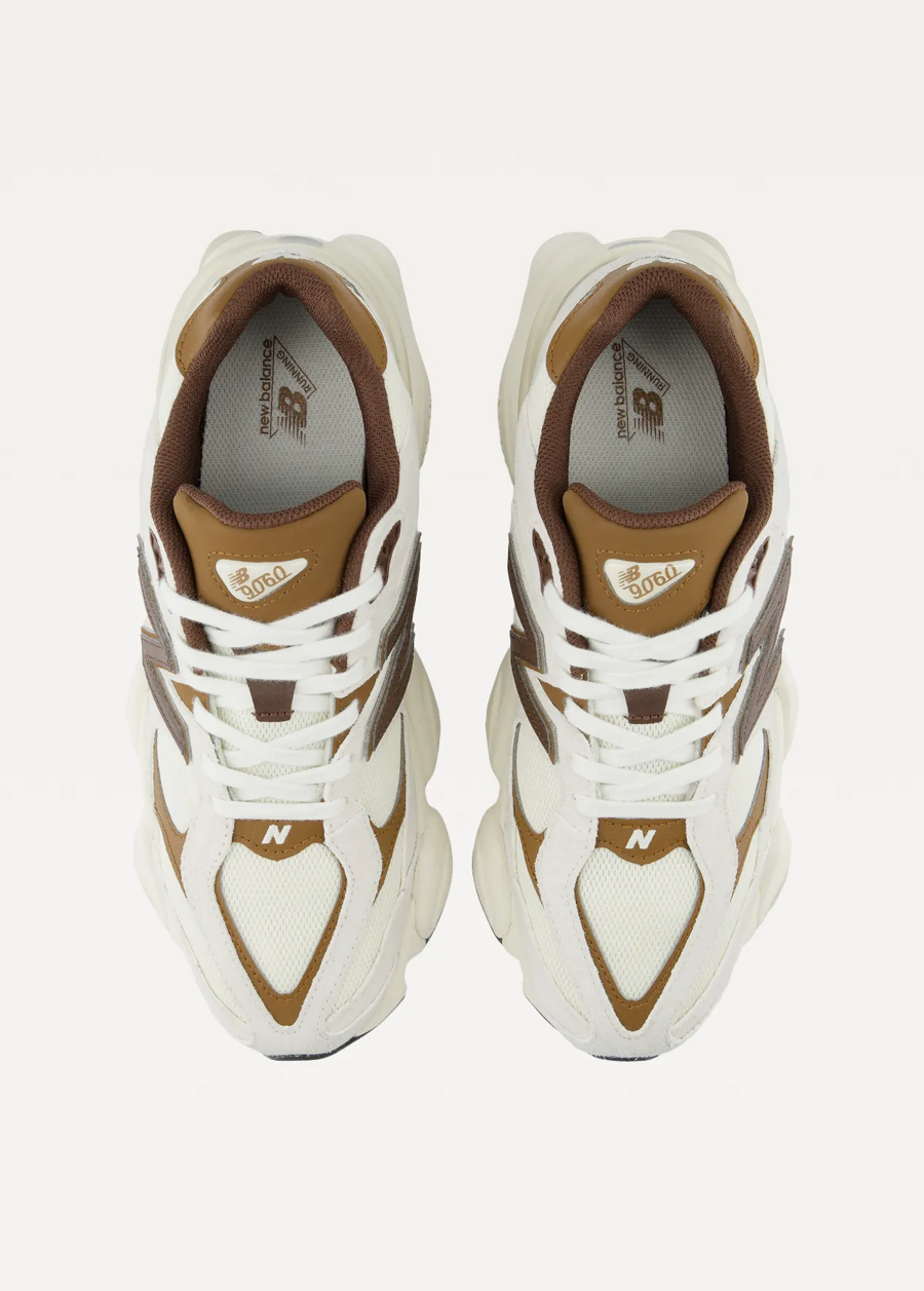 Кроссовки New Balance 9060 Unisex белого и коричневого цвета