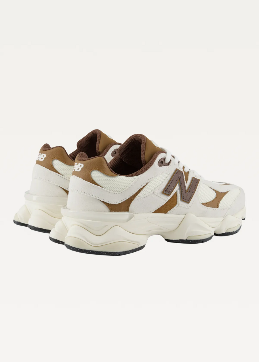 Кроссовки New Balance 9060 Unisex белого и коричневого цвета