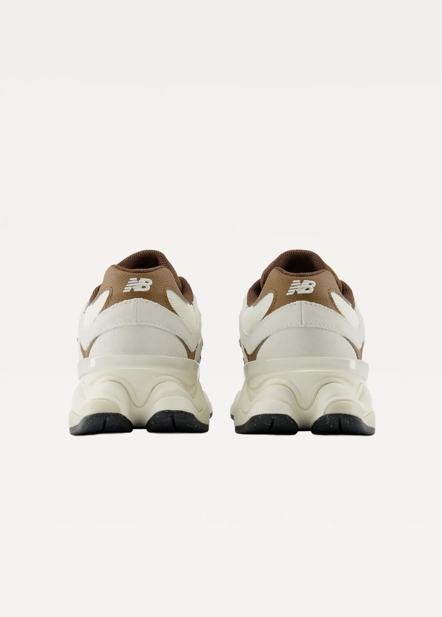 Кроссовки New Balance 9060 Unisex белого и коричневого цвета