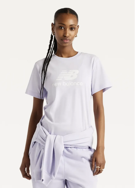 Футболка жіноча New Balance Sport Essentials Jersey Logo бузкового кольору
