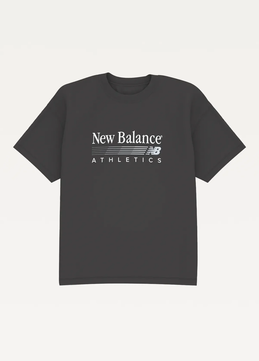Футболка жіноча New Balance Trackside чорного кольору