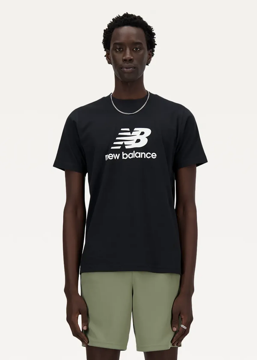 Футболка чоловіча New Balance Sport Essentials Logo чорного кольору